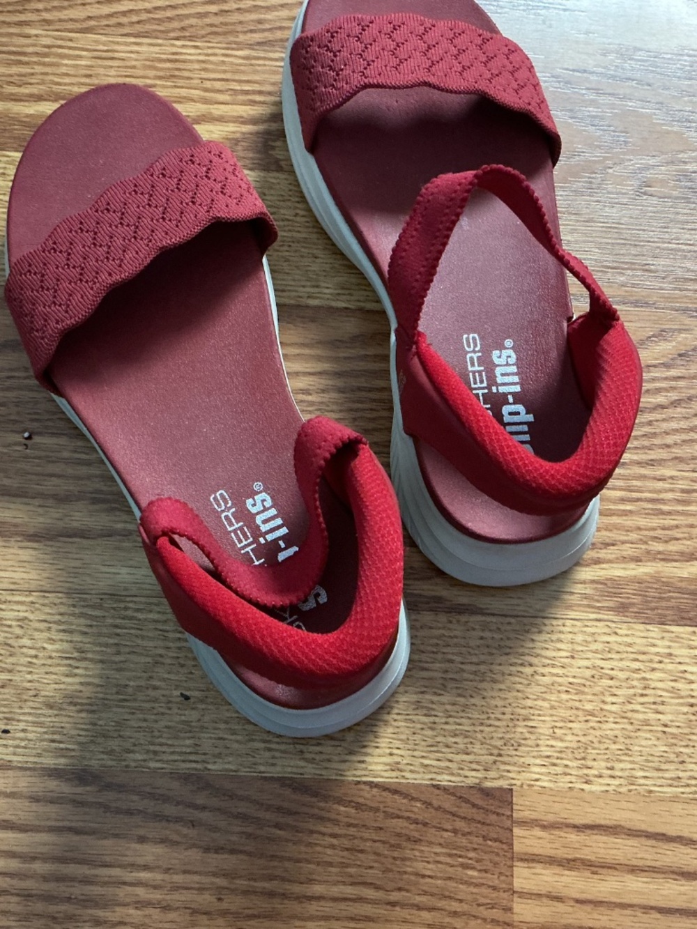 Skechers Red Slip ~ Ins Sandals Size 9M - Picture 2 of 5
